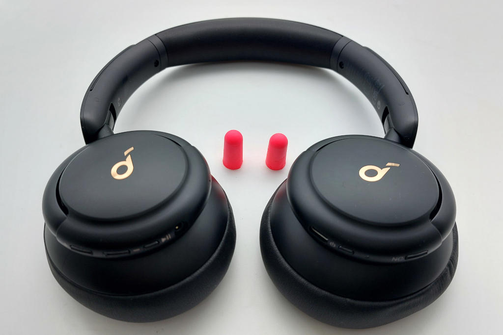 Soundcore-Life Q30 plus Pretty in Pink earplugs performance